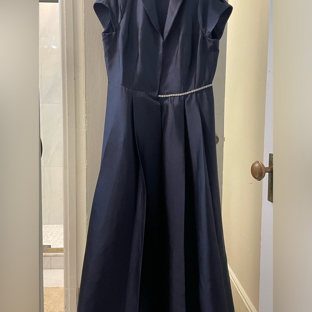 Beautiful dark blue Akris gown !
